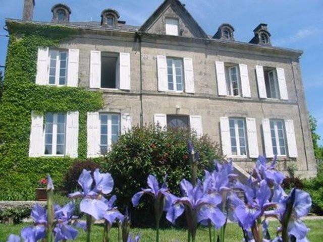 Le Château De La Villeneuve Hôtel Et Autre Hébergement Rempnat 87120