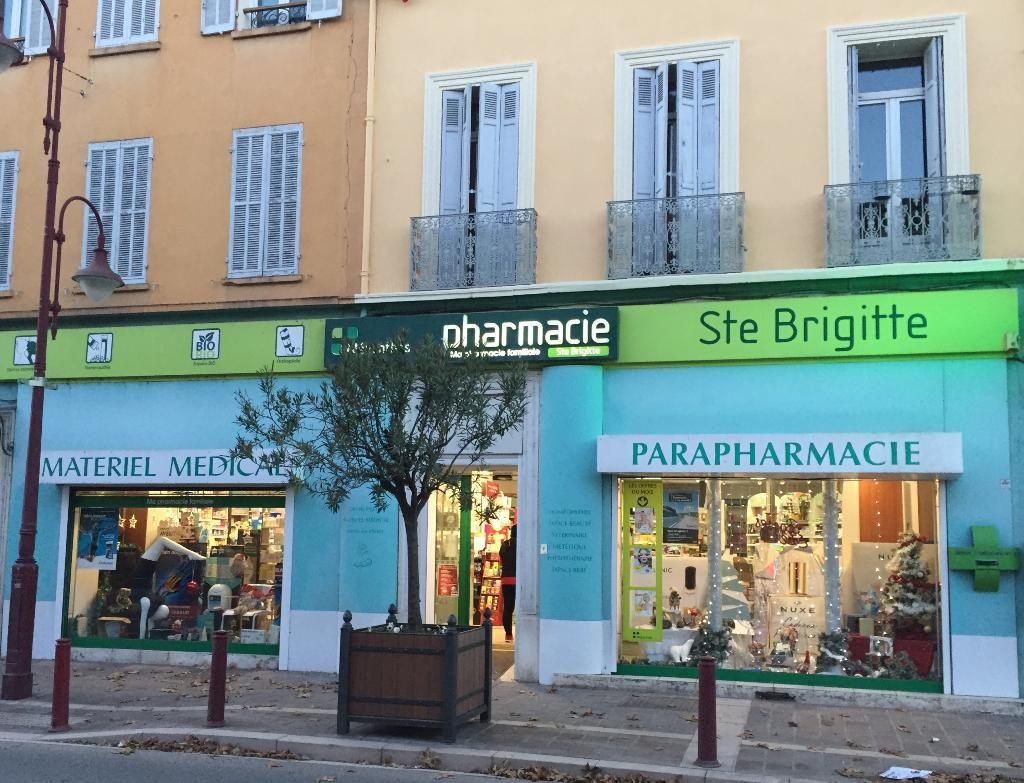 Pharmacie Ste Brigitte Centres Commerciaux Et Grands Magasins