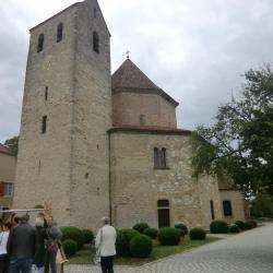 Site touristique Abbatiale Romane St Pierre et Paul  - 1 - L'entrée Principale Au Pied De Cette Grande Tourelle - 