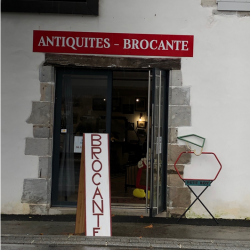 Centres commerciaux et grands magasins ANTIQUITES - BROCANTE - 1 - 