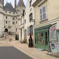 Epicerie fine Art et Touraine Gourmande - 1 - Devanture De La Boutique Au Pied Du Château De Langeais - 