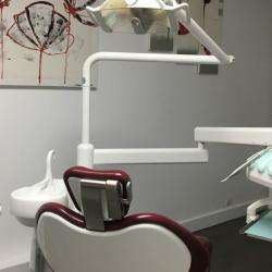 Dr Dentiste La Defense - Dr Menir Assuied Valérie