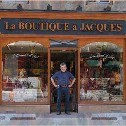 Tatouage et Piercing LA BOUTIQUE à JACQUES - 1 - Jacques Mangin, Le Propriétaire, Devant La Facade De Sa Boutique. - 