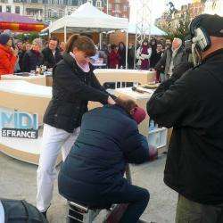 Massage Energie + - 1 - Plateau De Midi En France Avec Laurent Boyer, Démonstration Massage Amma Assis - 