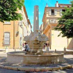 Fontaine Des Quatre Dauphins Aix En Provence