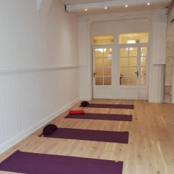 Yoga Karuna-yoga - 1 - La Salle Offre Un Nombre De Places De 8 à 10 élèves. Le Lieu Est équipé D'un Vestiaire Et De Wc. Venez Découvrir Notre Pratique ! - 