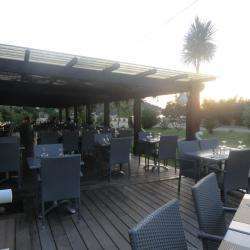 Restaurant Le Tamaris  - 1 - Le Restaurant Est , En Fait, Une Grande Terrasse Couverte , Près De La Plage  - 