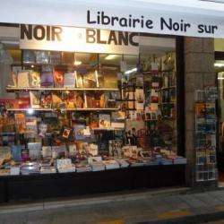 Librairie LIBRAIRIE NOIR SUR BLANC - 1 - 