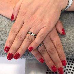 Manucure Nails & Ck  - 1 - Gainage Ongles En Gel Et Vernis Rouge - 