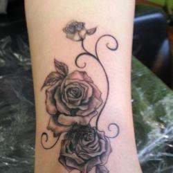 Tatouage et Piercing New Art Tattoo - 1 - Roses Arabesques - 
