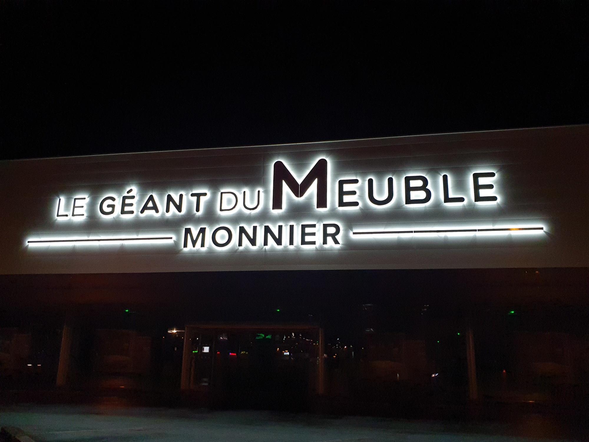 Le Géant Du Meuble Monnier  Saint Berthevin