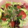 L'assiette Complète Du Jour : Il S'agit D'une Salade Garnie Des Crudités De Saison