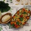 Notre Salade à La Papaye Verte, à La Mangue Et Aux Fines Herbes Aromatiques Et Crevettes Grillées Aux épices.